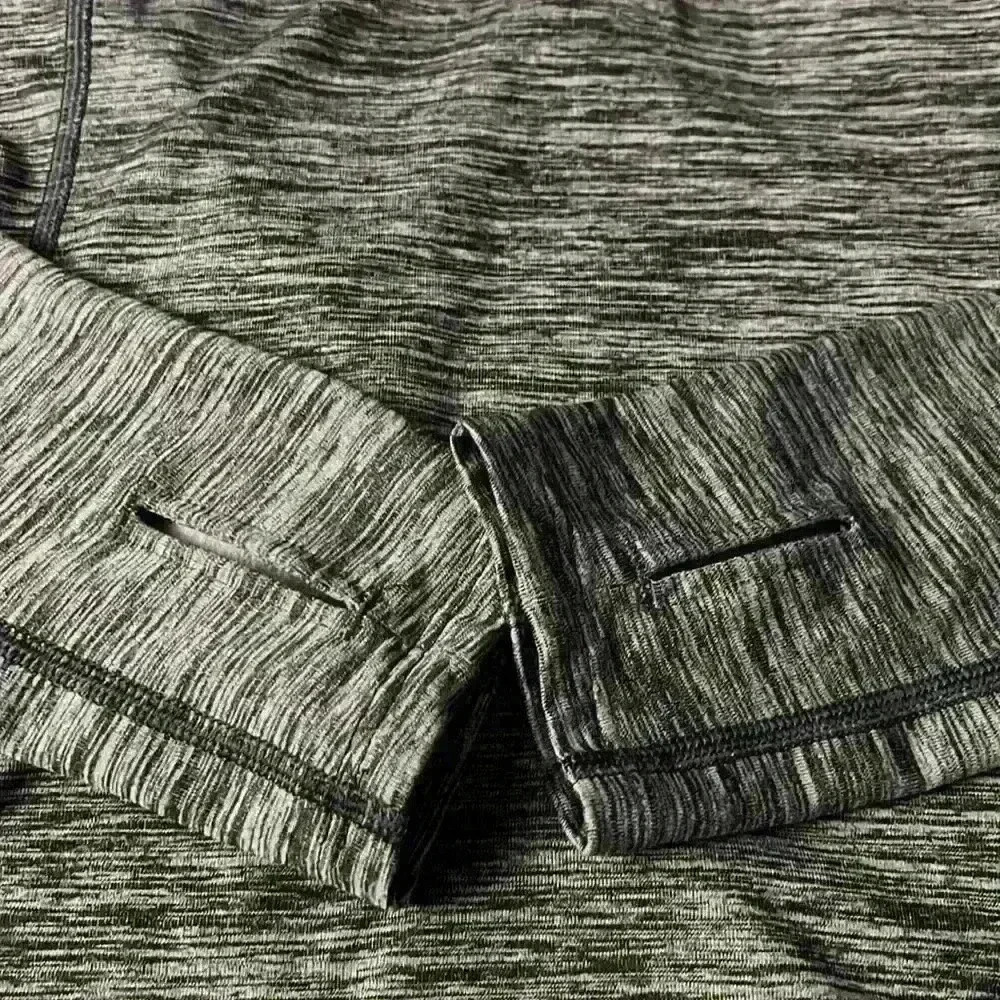 Under Armour Cold Gear, long sleeve layering piece. Size small - Picture 4 of 6